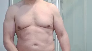 I show off on cam in front of a group of girls