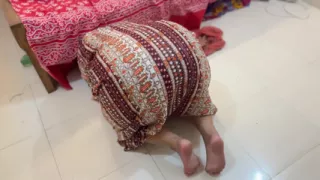 Big Ass Egyptian Hot Maid Stuck Under Bed & Naked Her Ass