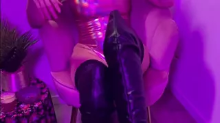 Queen Coquette - My Slave Takes Good Care of My Pretty Feet