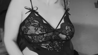 MILF uses vibrator on pussy