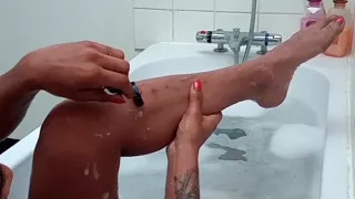 Tswoman's bath time in bikini shaves her legs and pussy, and enjoy to pee