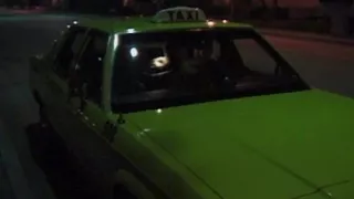 Wilde Taxifahrt: Blonde Sch&ouml;nheit in Ekstase