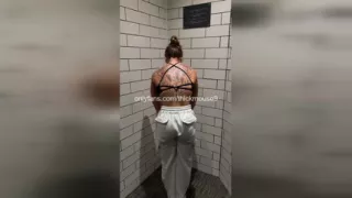 Pussy Flash - Teen's Yoga Routine Goes Wrong