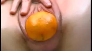 Brunette chick loves playing with her gaping twat