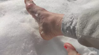 I Walk Barefoot in the Snow, the Snow Crunches Under My Toes