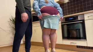 Visiting my stepmom and her gorgeous ass