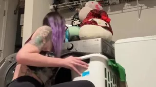 6'7 Barefoot Giantess Towers Over Everything at Home! Height Comparisons + Chores POV