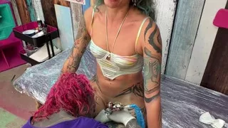 Tattoo Shop Slut Gets Pussy Licked & Sucks Cock While Getting Inked