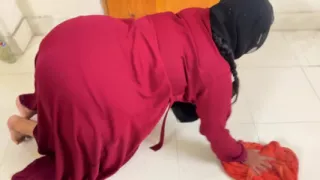 Beautiful Muslim Hot Stepmom Clean Room & Try to Seduce Me by Show Her Big Ass Want Ass Fuck From Me