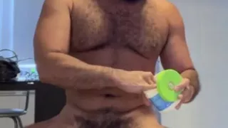 Muscle Bear camera show with cum shot