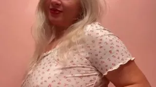I Found This Little Dance in the Bathroom Video