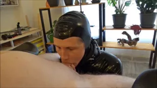 Slave in latexcatsit has to swallow everything