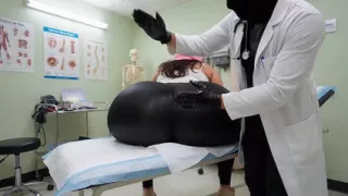 "Masked Doctor Gives Perverted Oil Butt Massage to BBW Patient"