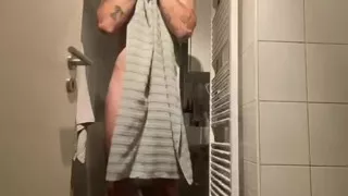 Sexy Body showering