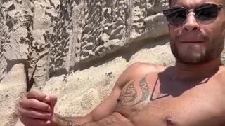 Wanna join me in the beach ?