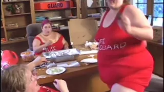 Blonde BBW seduces hunk to bang her in bed