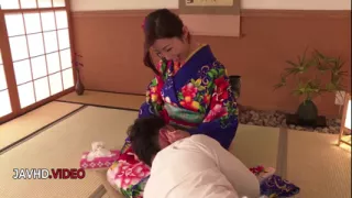 Steamy Japanese Woman in Kimono Gives Hot Blow Job On Cam