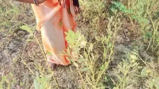 desi bhabhi khet me kam karte time chudai kiya
