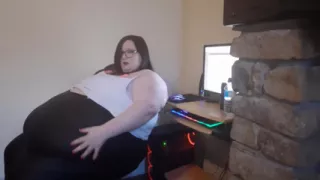 SSBBW worker at the office after dark