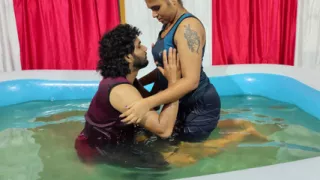Hot pool romance lip lock with boobs suck