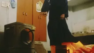 Urvashi naqab phnke kamar matkati h