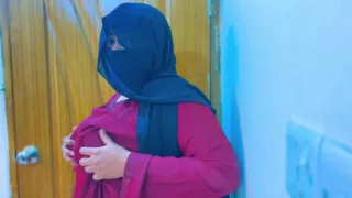 Egyptian Hot Maid Gets Super Horny & Start Masturbat in Office Room & Boss Start Handjob by Saw Her