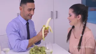 A man seduces inexpirienced stunning teen and fucks her wet pussy