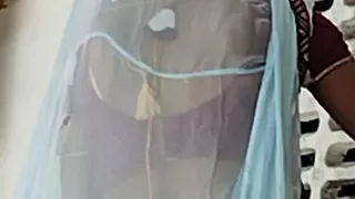Hot pushpa bhabhi bathroom me boobs ko sahla rahi