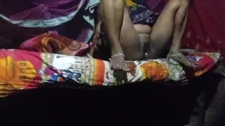 Chor ne chori karane aaya to bhabhi ne chor se boor chodane laga