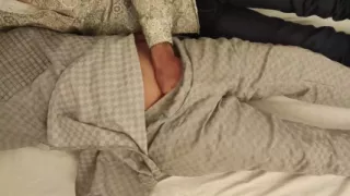 When the Housewife Got Pregnant, She Put It in Her Mouth