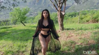 Babes - Picnic with Valentina