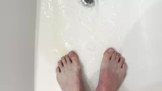 Pissing in Bathtub, Pissing on Feet. Solo Male Pee Watersports. Foreskin. Uncut Pee.