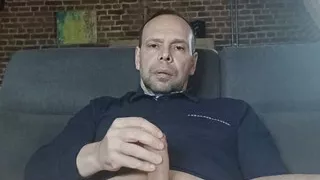 An 18 year old girl asks me to get cam