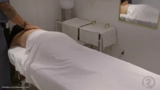 Legit massage client gets a happy ending