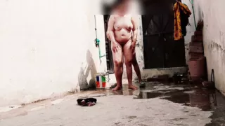 Aaj fuddi marwane ko bahut Dil Kiya Dil thoda sa andar Gaya to Dard