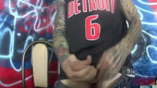Tattooed Jerking off and Cumming Yummy