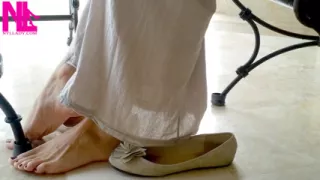 Ballet Flats Shoeplaying on Barefoot
