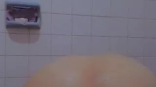 Playing with Dulceivanka in the bathroom
