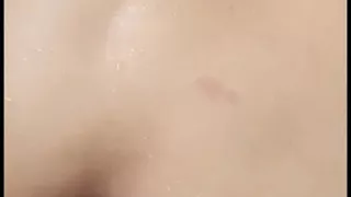 Sinundan ko sa cr si babe habang naliligo at sinabon ko ang malaki at malambot niyang puwet at kanyang puday