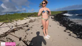 An amateur couple on a vacation fucking on a public beach