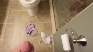 Stepdaughter Caught Watching Stepfather and Sucks His Dick with a Lovely Finish