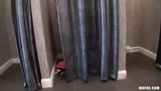 I Know That Girl - Katie King Gives Some Changing Room Head