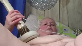 Those Pulsing Vibrations Are so Loud She Cums Roudy