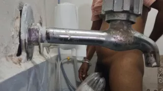 Pepsi ki botal mein chhed Karti apni Hawas bujhai