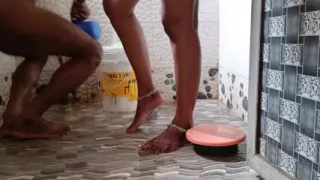Damad a Gaya bathroom mein