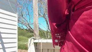 show pussy on the chair outside door