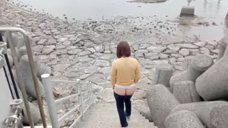Outdoor Exposure in Ultra-low-rise Jeans