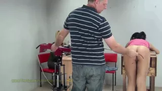 Laura Spanking Machine - Ass Whipping