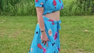 Real TOPLESS MOMMY Outside Mature MILF BIG TIT in the Sunshine