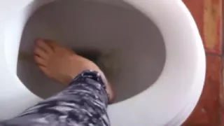Pee!! Wanna See My Wet Pussy?